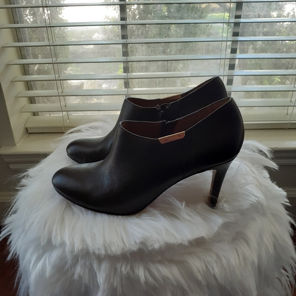 Coach - Picture 3 of 7